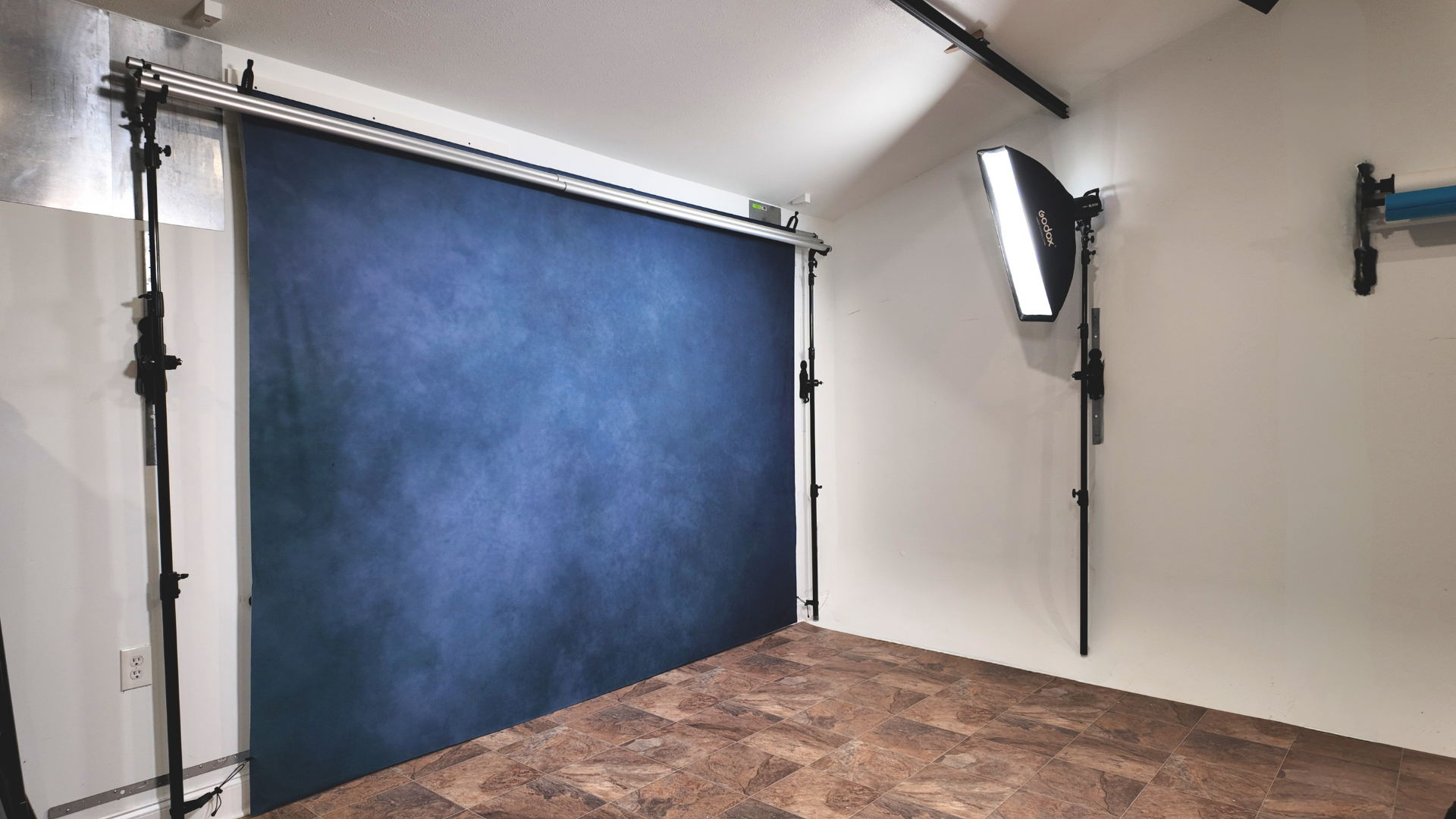 Shows the StandFree Backdrop and Light System